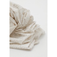 H&M HOME PATTERNED TABLECLOTH | 4-6 seater