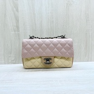 CHANEL粉拼色銀釦羊皮季節限定CF20口蓋包