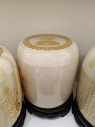 18cm x 18cm, 佛教經紋骨灰盅，一件出，自置石廠，刻字，真金箔，最快一曰做好，紅磡馬來街10号，長樂大廈地鋪O鋪，自置石廠，自置地鋪，晶彩終轉站