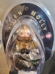 Alien Molly 碎片3號 宇航員 黃色太空人