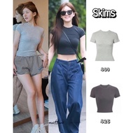 SKIMS SLIM FIT ROUND NECK WOMEN T-SHIRT IN COTTTON