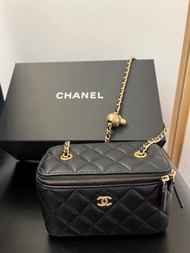 Chanel 黑色金球盒子