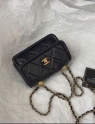 CHANEL 黑金Mini 紐約金幣豆腐包 13x 9 cm | 羊皮 | 復古金扣 95新有卡 塵袋 💰18000