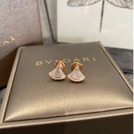 18k Gold Pawnable Legit Gold B-v-l white mother-of-pearl fan-edged diamond stud earrings