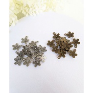 Flower Charm Rp. 8,500/6 bj