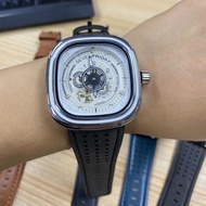 【September】 【Hot male】 Web celebrity big dial watch men square pointer electronic watch seven studen