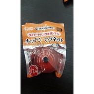 Le Creuset Magnet Dydo