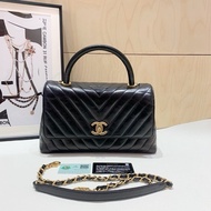 Chanel 香奈兒 cocohandle 經典黑金中號油蠟牛皮，黑色蜥蜴皮手柄，