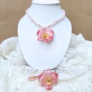 Set Soft pink orchid flower necklace and hair clip