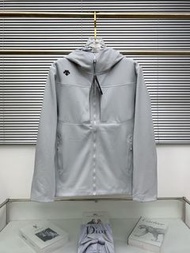DESCENTE全新改款軟殼防風衝鋒衣 刺繡版外套