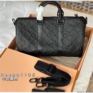 The black cowhide pillow bag 35cm in size, which is truly suitable for boys to accommodate a 14-inch