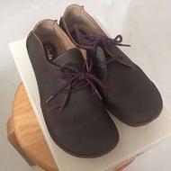 Clarks 皮鞋