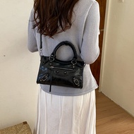 Studded Tote Bag Women 2026 Winter Wax Leather Biker Shoulder Purse Beg Tote Bertabur Wanita Musim S