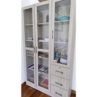 ROAM 3 Door Display Cabinet Keylock 3 Drawer Storage Cabinet Almari Kaca Buku Kabinet 3 Pintu Nordic Rak Buku White Wash