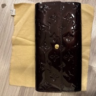 LV 漆皮酒紅色壓紋長夾