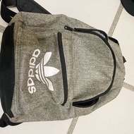 adidas灰色後背包 筆電包 旅行包