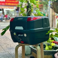 Givi B33 NM rear trunk - Genuine 33 liter motorbike trunk