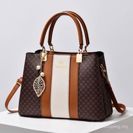 FC1 New Fashion Mature Beautiful Woman Handbag Large Capacity Messenger Bag 5f1r