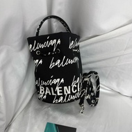 Balenciaga 巴黎世家 滿Logo 小水桶