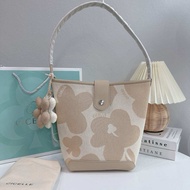กระเป๋าสะพาย cicelle c1687 bucket น้อง แจกัน แถมฟรี ดอกไม้ห้อยกระเป๋า แท้100%