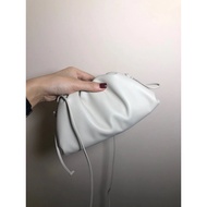 Genuine Leather Daigou Bottega Veneta The Pouch Cloud Bag BV Small Size One-Shoulder Diagonal Bag Fe