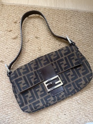 Fendi baguette 經典法棍包 (已停產）