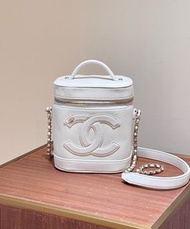 Chanel 白色飯盒包/化妝包