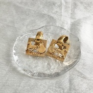 【 日本直送　名牌中古包 】CELINE セリーヌ スクエア 馬車モチーフ イヤリング ゴールド vintage ヴィンテージ オールド j33fzg