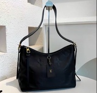 全新LV LOUIS VUITTON Carryall PM 金色五金可調節肩帶拉鍊開合壓花 柔軟粒面牛皮革 購物袋  小號 手提單肩包黑色M46288