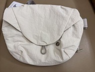 Lululemon curved crossbody bag 斜揹袋可放水樽