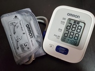 接近全新OMRON HEM-7121 Automatic Blood Pressure Monitor 手臂式血壓計 (非水貨簡體字版)