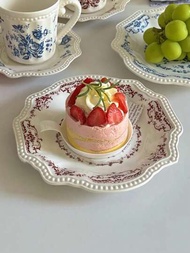 1只不規則形狀凸花邊瓷盤,帶精緻珍珠點綴的玫瑰印花,適用於精美甜點、復古義大利麵或沙拉盤,適用於餐廳、廚房和家居裝飾