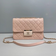 Chanel香奈兒 粉色全皮菱格琺瑯扣單肩斜挎包