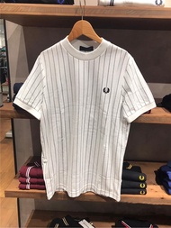 FRED PERRY ของแท้ในฤดูร้อนปี2022ใหม่ FP แฟชั่นสันทนาการ Lax Grain รอบคอแขนสั้นลายเสื้อยืดเสื้อสำหรับผู้ชายและผู้หญิงที่มี Ins อังกฤษใหม่