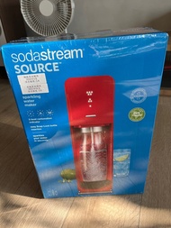 全新 SODASTREAM 氣泡水機(紅) 組合 - 機台+氣瓶+水瓶