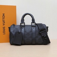 LOUIS VUITTON KEEPALL25黑色牛皮晶片老花壓紋肩背包