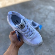 ADIDAS SHARK ALL WHITE//FREE STOKIN