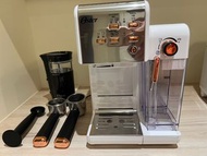 Oster奶泡大師二代5+ 隨享義式咖啡機-（隨機附贈全新OSTER 研磨大師電動磨豆機）-尚在保固內