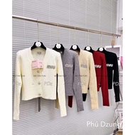 Pass red long-sleeved cardigan.