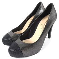 狀況極佳的 CHANEL G28557 Coco Mark 鑲鑽金屬皮革尖頭厚底高跟鞋，銀色和黑色，尺寸 35.5，附防塵袋，義大利製造。