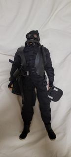 中古12吋潛水衣服公仔一個