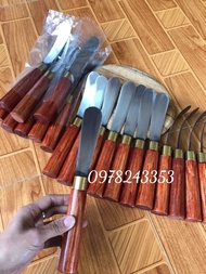 Dao lấy cùi dừa làm mứt bằng nhíp xe