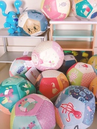 price for big-name baby cloth balls and leather balls. Children's toys. Infants toddlers' 100-day gift the full moon.