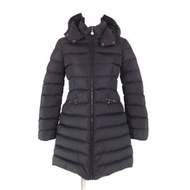 MONCLER CHARPAL 羽絨服，附帽子和 logo 貼片，黑色，拉鍊款，12anni，尺寸 152cm（相當於女款 XS），正品，有女款尺寸。
