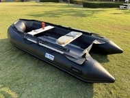 เรือยาง จู่โจม V2. สีดำ แบรนด์ Thai Marine 3.30m. PVC.0.9mm.  รีดร้อน กว้าง1.60cm  ยาว 3.3 สูง 50เซน