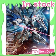 BANDAI : MG Freedom Gundam 2.0 MG Gundam