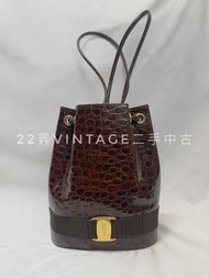 22弄 Salvatore Ferragamo vintage 費洛加蒙 菲拉格慕 鱷魚皮 迷你 水桶包 後背包