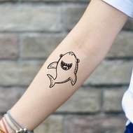 OhMyTat 小鯊魚 Baby Shark 刺青圖案紋身貼紙 (2 張)