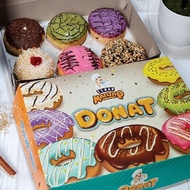 DONUT BOX CONTAINS 6 / BOX SIZE 6 DONUT CAKE 27 X 18 X 5 CM DELICIOUS AND STEADY