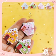 House-shaped decorative wooden daisies 28x28mm (Pack of 10)